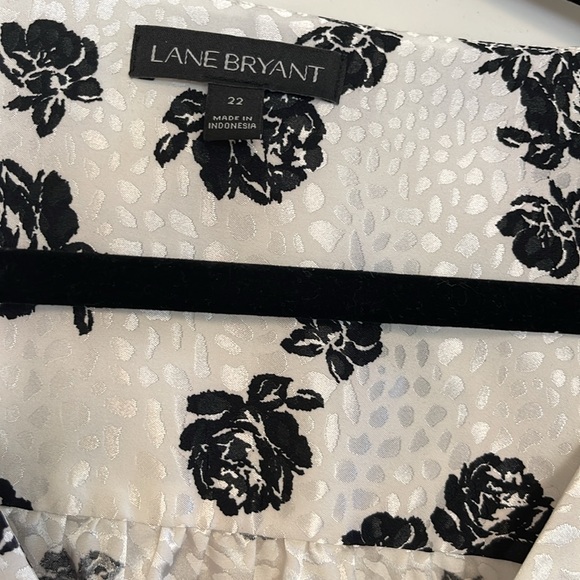 Black and white rose blouse - Picture 3 of 5